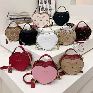 Yeni tasarımcı sevgi dolu kalp çantası moda kalp şeklindeki çapraz çanta çanta kadın omuz çantası lüks tote klasik akşam çantası sevgililer