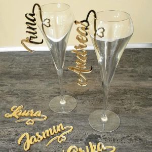 Macchine personalizzate per bicchieri da vino per feste, decorazioni per tazze, nome tagliato al laser, ciondolo per vino personalizzato, nome della tavola di nozze, segnaposto, regalo per gli ospiti