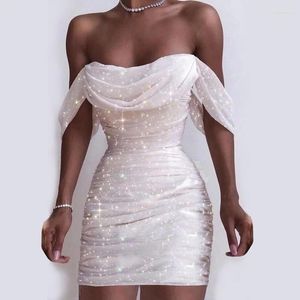 Sıradan elbiseler kadınlar seksi bodycon elbise moda omuz midi bahar bayanlar bandeau 2024 beyaz parıltı payetli kulüp parti