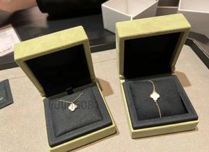 Mini pulseira de designer para mulheres Bracelete de grama de quatro folhas 18K Top-Gold Natural Natural Cloud Fritillaria Gift for Woman With Box