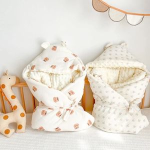 Зимнее утолщенное теплое пеленальное одеяло для новорожденных, хлопковое муслиновое детское конверт с капюшоном, спальный мешок, одеяло для мальчиков и девочек 240313