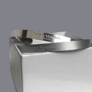 Kadın Mücevherleri için Retro Bilezik Tasarımcısı Buzlu Titanyum Çelik Ayarlanabilir Boy Boyutmenler Margiela Tarzı Lüks Çift Bilek Kuffe ZH197 H4