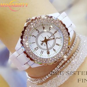 Алмазные часы Женщина знаменитая бренда черные керамические часы женского ремня женского брака -министры.