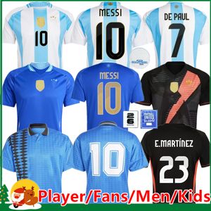 2024 Messis Argentinas Soccer Jersey Copa America Cup Camisetas Kids Kit Национальная команда 24/25 Home Away футбольная рубашка Di Maria Lautaro Martinez Fan