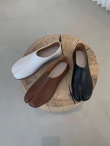 Tabi MM6 Designer'ın Yeni Asigo Ayrık Ayak Ayakkabı Ayakkabı Bir Üvey At, Domuz Ayakları ve Topuklu Kadınlar İçin, Tek Ayakkabılar
