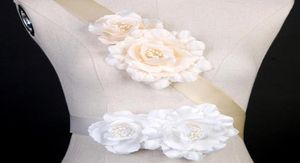 2019 encantadores faixas de noiva feitas à mão flor cintos de casamento barato duas flores faixas de noiva cinto acessórios2722852