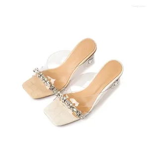 Ters pvc şeffaf sandalet kare kafa açık ayak parmağı yüksek topuk aşınma ışıltılı kristal dekoratif flip floplar basit ayakkabılar