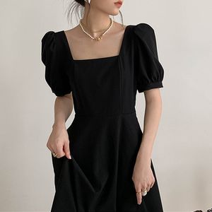 Siyah Elbise Kadınlar 2024 Yaz Yeni Fransız Retro Mizaç Kare Boyun Cinched Bel Uzun Küçük Siyah Elbise