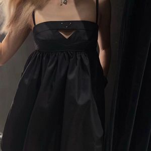 Yüksek kaliteli tasarımcı elbise mektubu siyah elbise kesme yular lüks kadın etek seksi etek milan moda kadın elbise