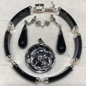 Ожерелье Серьги Набор женщин Lucky Jade Подвеска Браслет Ювелирные изделия