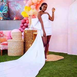 2024 Kadınlar İçin Beyaz Kokteyl Elbiseleri Kısa Balo Elbiseleri Homecoming Elbise Akşam Elbise Straplez Big Bow Dekorasyonlu Doğum Günü Mezuniyet Elbisesi C107