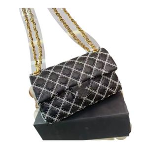 2024Nuovo design di articoli di moda Borsa classica a catena da donna Hardware importato Diamond Diamond Borsa a conchiglia Diamond Borsa a tracolla super all-in-one