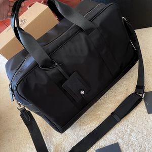 Дизайнерская сумка мужская туристическая сумка с длинной и короткой тотацией.