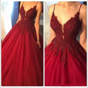 Koyu kırmızı seksi kayışlar spagetti balo elbiseleri kolsuz kristaller boncuk kabarık tül gece önlükleri resmi uzun parti elbise ba