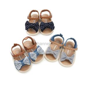 Sandalet Bebek Bebek Ayakkabı Kız Düzleri Sandalet Yumuşak Sole Anti-Slip Summer Bowknot Dot Stripe Dantel Beşik Ayaklar Yenidoğan İlk Walker Sıcak Satış 240329