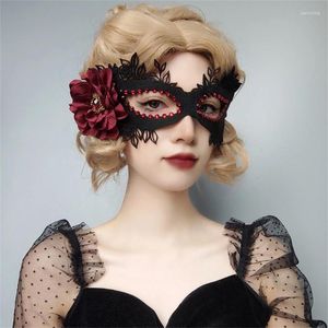 Parti Malzemeleri Kadınlar Siyah Kıta Kılavuzu Yarım Yüz Masquerade Maske Kırmızı Rhinestone Çiçek Cosplay Kostüm Aksesuar Seksi Retro Göz Kapağı