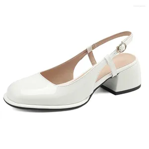 Sıradan Ayakkabı Slingback Düşük Topuklu Sandaletler Kadın Yaz 2024 Yakın Ayak Parmağı Siyah Beyaz Topuklu Ofis Elbise Pompalar Bayanlar Rahat
