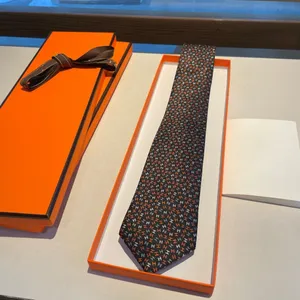 Erkek bağlar tasarımcı adam moda mektup çizgili kravatlar ince kravat klasik iş rahat yeşil kravat erkekler için tasarımcı kravat