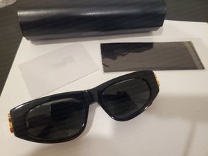 Роскошные дизайнерские солнцезащитные очки для женщин Fashion Attitude UV400 Защитные линзы Квадратные полнокадровые золотые солнцезащитные очки с боковым логотипом Новые 0095