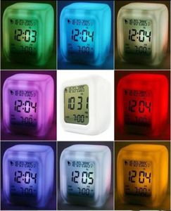 Dijital Çalar Saat Parlayan LED 7 Renk Değişikliği Saatleri Termometre Renkli Tablo Saati Takvim 6227994