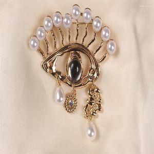 Broşlar Vintage Imitation Pearl Eyes Yıldız Scepter Brooch Kişilik Abartılı Gri Rhinestone Rozeti Erkek/Kadın Giyim Aksesuarları
