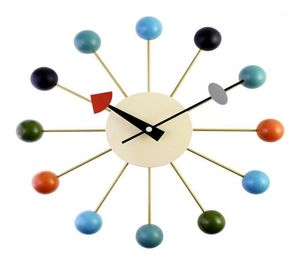 Bola colorida de bola colorida Simulação de arte moderna esporte Candy Decly Candy Wall Clock mistura Color Metal Metal Wood Ball15974180