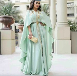 Nane Yeşil Kaftan Balo Elbiseleri Altın Nakış Dantel Aplikleri ile Uzun Kollu Plus Boyut Müslüman Arapça Dubai Resmi Gece Elbise