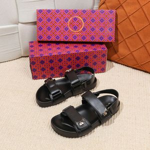 Tasarımcı terlik sandalet kalın taban sünger kek taban velcro sandalet yaz yeni deri çok yönlü açık ayak parmağı kayış plaj ayakkabıları kadınlar için