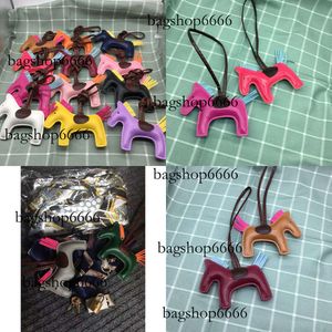 Horse Pu Bag Charm Toy Toptan Çanta Tote Kolye Üst düzey Moda Sevimli Rastgele Renk Orijinal Baskı