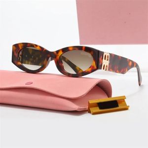 Óculos de sol dos óculos de designer de óculos para mulheres de designer retrô Valentine Day Day Dibe Presente de leopardo popular lentes de sol oval Menses de sol preto BRANCO MZ057