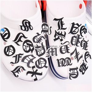 Takı Moq 20pcs PVC Özel Sembol Siyah 26 Mektup Ayakkabı Dekorasyon Charm Buckle Aksesuarları tıkanık pinler düğmeleri Dhdbi için dekorasyonlar