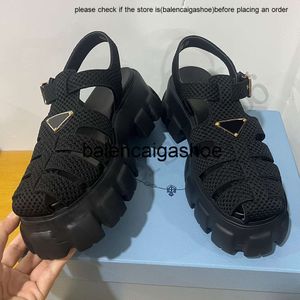 Pradshoes Monolith Prades Tessuto Intrecciato Platformunda Tığ Cake Sandalları Sandali Yeni Kadın Tasarımcı Domuz Tasarım Görünümü Plaj Sandale