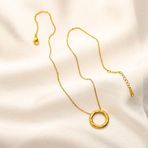 20 Style Klasik Kaplamalı Altın Tasarımcı Mektubu Kolye Kolye Son derece kaliteli gergin zincirler Mücevher Aksesuarları Moda Kız Festival Hediyesi