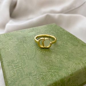 Tasarımcı Ring Lüks Halkalar Kadınlar Erkekler Yüzük Altın Şerit Mektuplar Moda Modaya Düzenli Çift Halkalar Nişan Modaya Düzenli Tatil Güzel Hediyeler İyi Maç