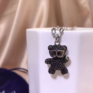 Swarovskis Kolye Tasarımcı Kadınlar Orijinal Kalite Lüks Moda Avusturya Kristal Oyuncak Black Bear Teddy Bear Heartbeat Heartbeat Küçük Ayı Erkek ve Kadınlar İçin