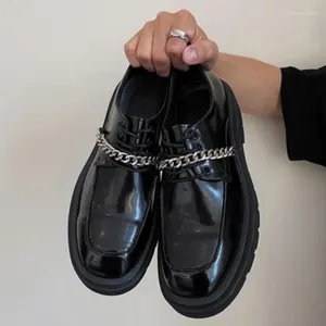 Sıradan ayakkabılar Kore tarzı zincirler deri kare ayak parmağı up İngiliz erkekler