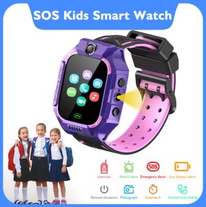 Watches 2G Kids SOS Smart Watch LBS Tracker Location SIM KARD KADAR KAYIT KAYAK SOCU Sohbeti Su Geçirmez Çocuk Hediyeleri için Smartwatch