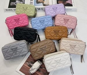 Perakende Tasarımcı Kadın Çantaları Yeni 2024 Kontrast Renk Küçük Kare Çanta Trend Mektubu Tek Omuz Messenger Çantası 20-12-7cm