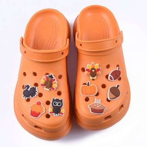 2024 PVC Lady Clog Daygiving Day Day Desem Decore Accessories Women Custom Sandal Shoe Charms