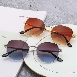 Солнцезащитные очки модный роскошный дизайнер 2024 солнцезащитные очки для женщин пляж.