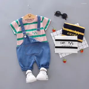 Giyim Setleri Yaz Modaya Modaya Gizli Erkek ve Çocuk Çizgili Yuvarlak Boyun T-Shirt Kısa Kollu Denim Omuz Kayışı Şort İki Parçalı Set