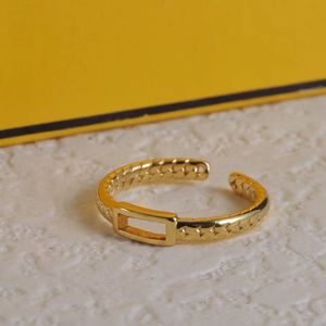 Gold Ring Minimalist Tasarımcı Yüzük Forwomen ve Kadın Sevgililer Günü Hediye Çift Yüzük Düğün Gelin Takı