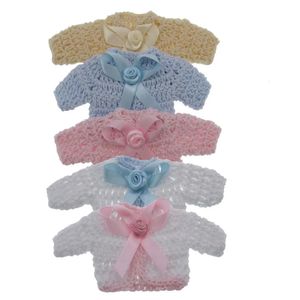 6/12pcs mini pamuk tığ işi örgü kazak şerit kumaş için bebek duşu vaftiz oyuncak bebek el sanatları masa partisi dekorasyon 240510