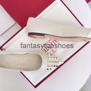 Değerleme Ayakkabı Düz ​​Sevgililer Tasarımcı Ayakkabı VT Topuk Valentine Noktalı Tırnak Ayakkabı Sığ Mat Ayakkabı Banquet Gelin Düğün Ayakkabıları Topuk OKLYL