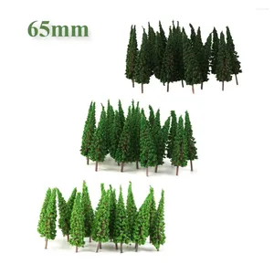 Dekorative Figuren 10pcs Kiefernbäume Modell 65 mm 3 verschiedene Grüns für N / OO -Gauge Railway Railroad Layout -Kulissendekoration