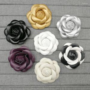 Broşlar çok boyutlu üst düzey küçük kokulu çiçekler mikrofiber kumaş şekillendiren kamelya kafa klipsli mücevher korsajı artı broş