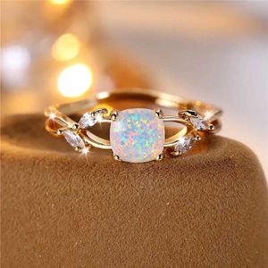 Wedding Rings Fashionable Womens White Flame Opal Engagement Ring Gold Bridal Jewelry Gifts Q240511