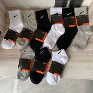 9 FAYLE/LOT Tasarımcı Erkek Çoraplar Spor Basketbol Baskı Markası Pamuk Mens Düz Renk Orta Tüp Çorapları