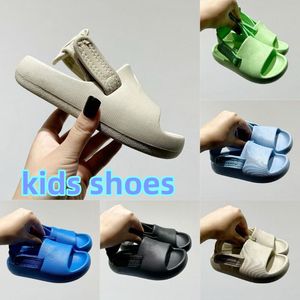 orijinal çocuk sandalları adifom q adilette tasarımcı kızlar kızlar klasik çocuklar yürümeye başlayan çocuk slips slaytlar platform ayakkabıları chaussures pound enfant sapatos infantis 22-35