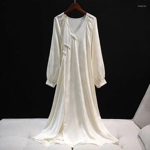 Повседневные платья Китайское бежево-белое платье с v-образным вырезом и длинными рукавами Женский весенний стиль Тонкий темперамент Модная длинная юбка